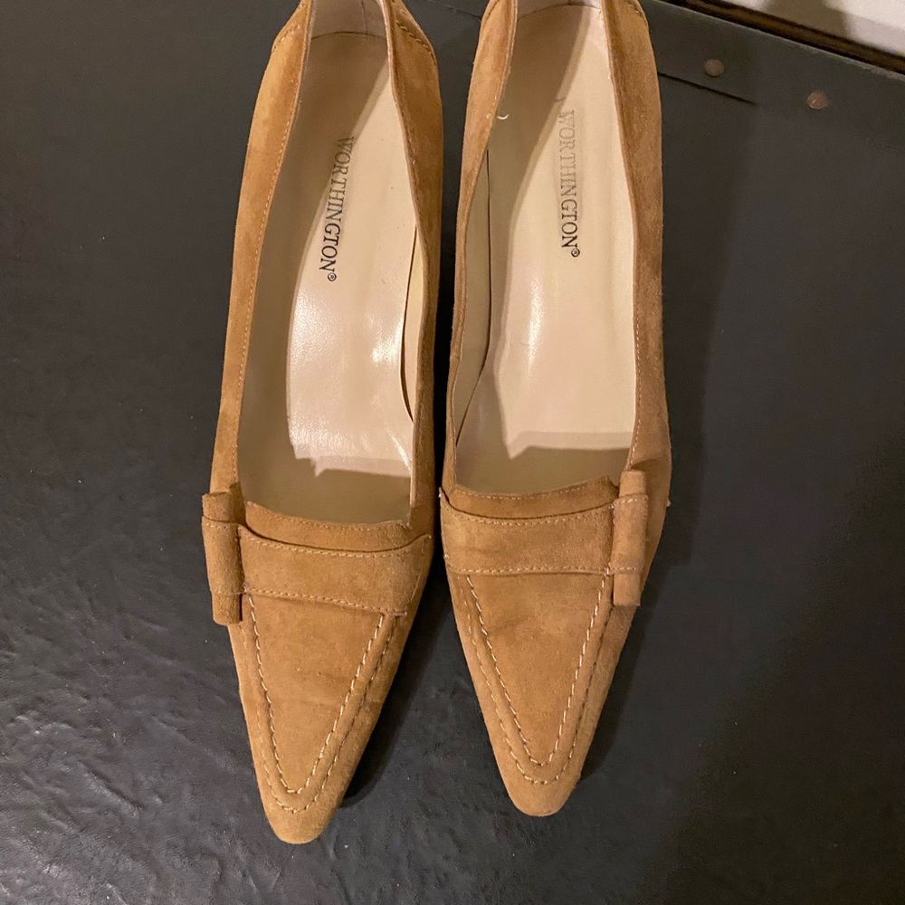 Worthington Women's Tan Suede Sophisticated Dress Pumps/Shoes, Size 8.5M. - Picture 2 of 7